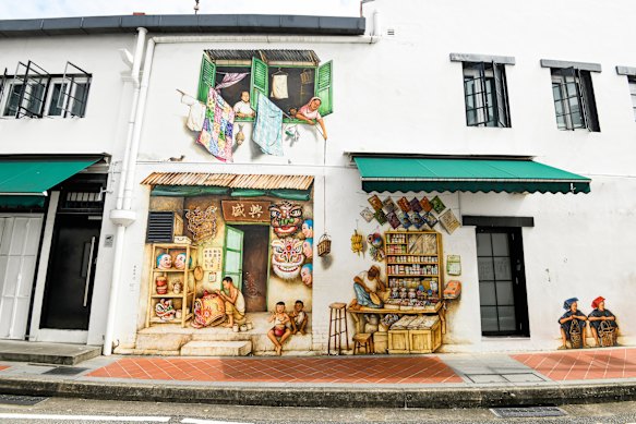 Yip Yew Chong mural ‘Lion Dance Head Maker’, based on the actual shop at No. 3 Ann Siang Hill in the 1980s.
