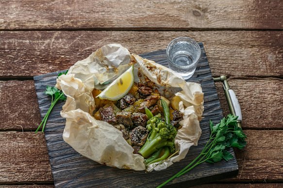 Kleftiko de cordero cocido a fuego lento.