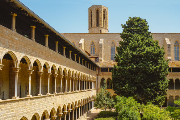 A harmonious mix of Gothic and Catalan Gothic styles.