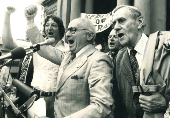 From left: Union leader John Halfpenny, writer and academic Donald Horne and author Patrick White, with Frank Hardy in the background, lead the singing of Advance Australia Fair at Sydney Town Hall in 1976. They were “maintaining the rage” over the dismissal of the prime minister, Gough Whitlam one year earlier.