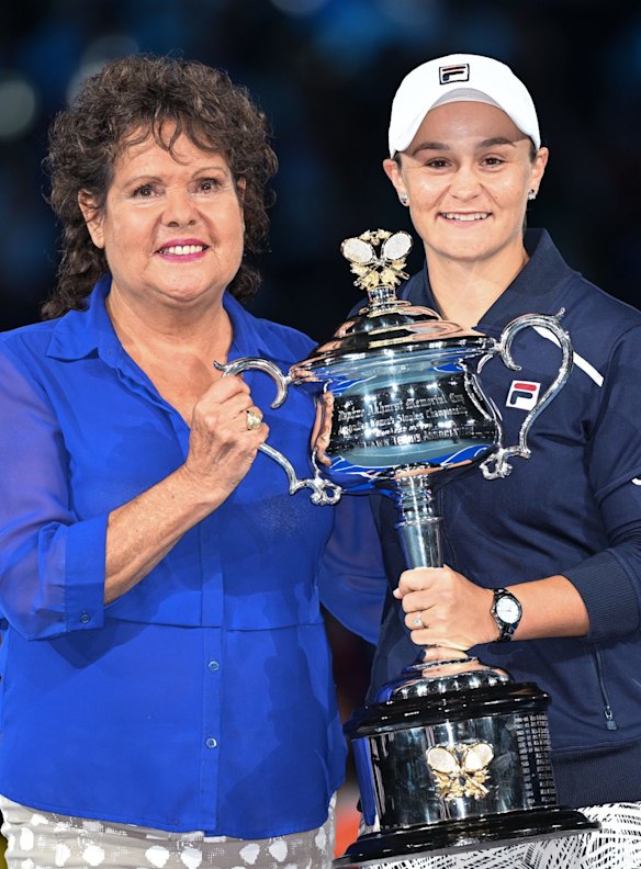 Evonne Goolagong Cawley presents Ash Barty with the 2022 Australian Open trophy.