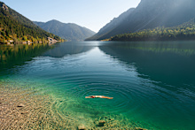 Australia might have some of the best beaches in the world, but over in Europe, it's all about the lakes. Across the continent, there are thousands of stunning lake just waiting to be explored, perfect for swimming, diving, and more. But where to start?  A study by Iglu Cruise compiled a list of the European countries with the highest percentage of swimming lakes with "excellent" water quality 