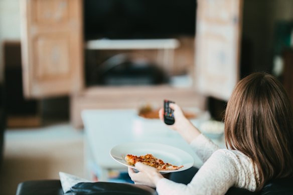 People aged over 35 are more likely to eat on the couch than at the dining table. 