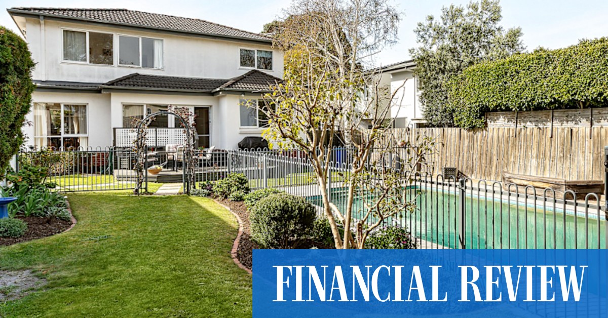 Preview for Melbourne home sellers skip auctions for private sales after Victoria’s reserve