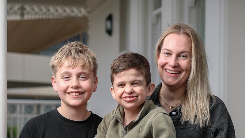 Magpie’s kindness stuns Melbourne mother, prompting viral reactions