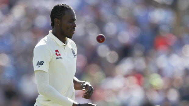 England's Jofra Archer left the field with a sore hamstring.