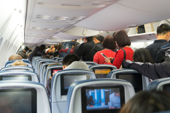 Should flight attendants assist passengers with connecting flights disembark first?