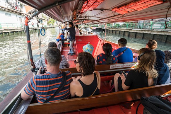 Cruise Khlong Saen Saep at top speeds.