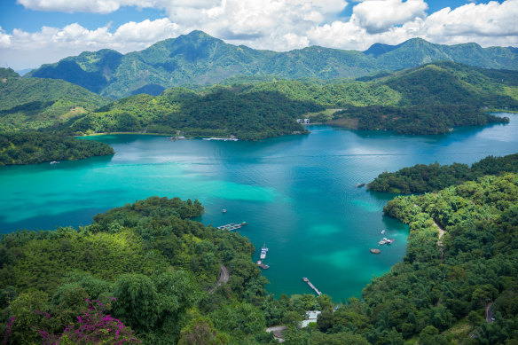 As beautiful as its name suggests, Sun Moon Lake is a sight to behold.  