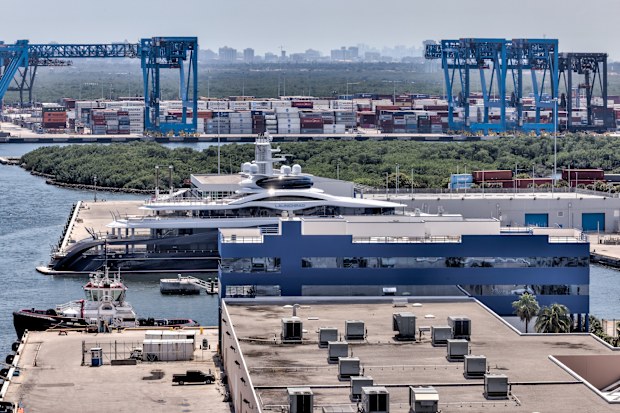 Mark Zuckerberg’ın süper yatı “Launchpad” Florida, Fort Lauderdale'deki ticari iskelede