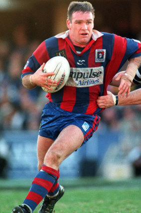 Butterfield in action for the Knights against Wests at Campbelltown in 1998.