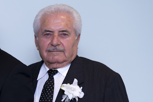 Sydney was 86 years old when his grandfather died.