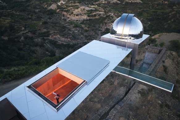 Reflective cladding means the observatory blends into the Troodos Mountains.