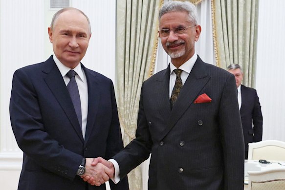 O presidente russo, Vladimir Putin, encontra-se com o ministro das Relações Exteriores da Índia, Subrahmanyam Jaishankar, no Kremlin na terça-feira.