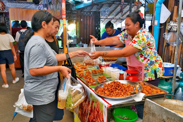A vendor sells Thai fried snacks.
