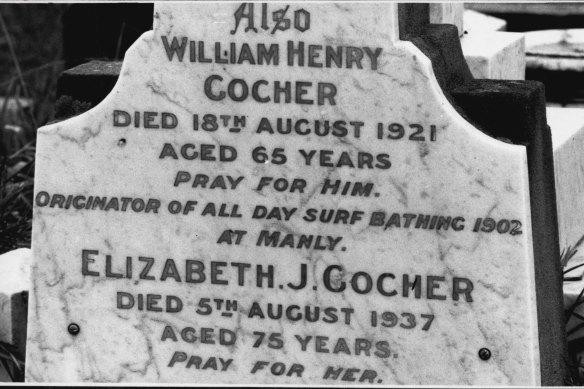 The grave of William and Elizabeth Gocher at Waverley Cemetery.