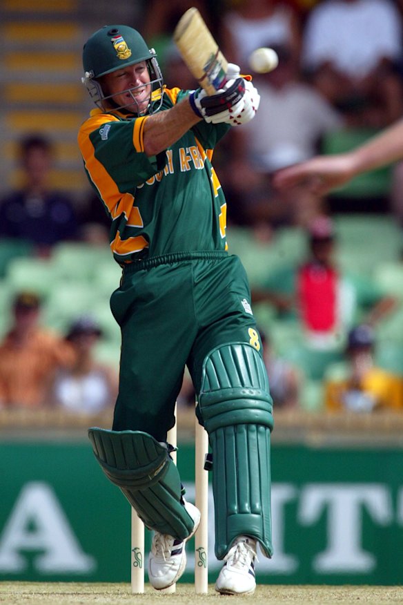 Jonty Rhodes in full-flight for South Africa in 2002.