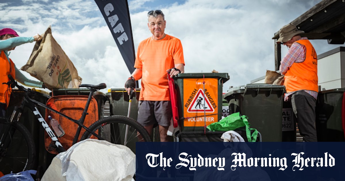 Torquay volunteer rubbish collector a litter-picking champion - Vimarsana News