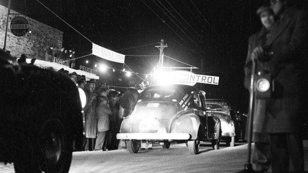 Cars roll into Tamworth, NSW, during the 1955 Redex Trial.