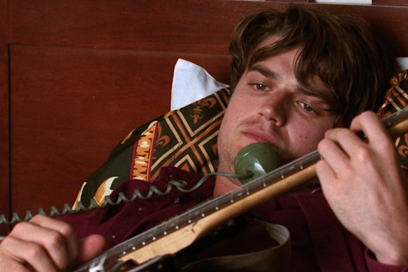 Joe Keery in Pavements.