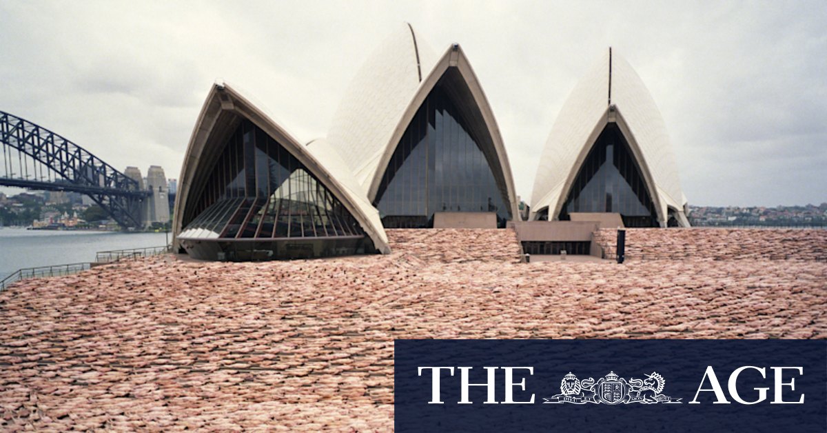 Spencer Tunick Sydney: Volunteers wanted for nude photo shoot organised by Skin Check Champions - Vimarsana News