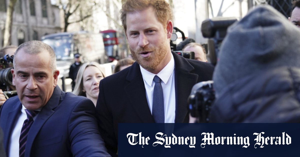 Принц Гарри прибыл на слушание в британском суде против издателя Daily Mail.
