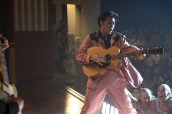 Taking to the stage in a sugar pink and black suit for an early performance: Austin Butler as The King in Elvis.
