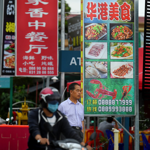 Chinese and Khmer restaurants on Ouchheuteal Beach in Sihanoukville.