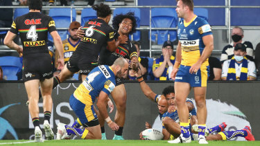 The Panthers celebrate Brian To’o’s try from a scrum play against the Eels in round 25.