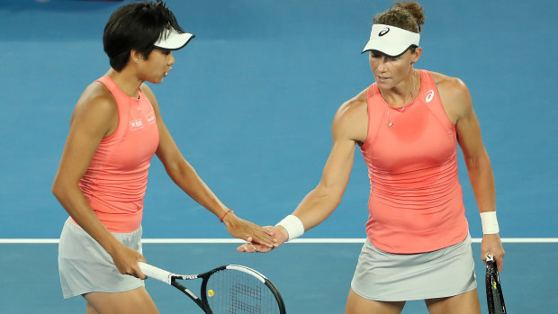 Zhang Shuai and Samantha Stosur have won through to the women's doubles final.