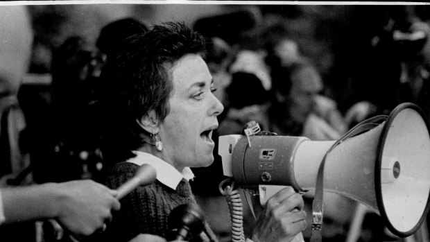 Irene Bolger at meeting of striking nurse in Melbourne City Square in 1986.