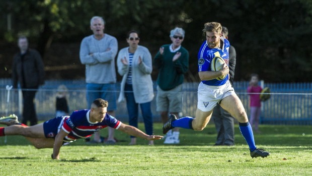 Angus Le Lievre scores a try.