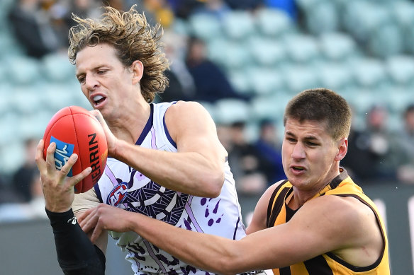 Nat Fyfe of the Dockers and Daniel Howe of the Hawks contest the ball.