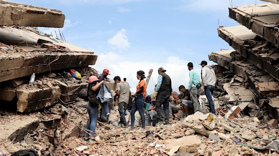 CARABELLADA, VENEZUELA - JUNE 28: Rescuers continue to search for victims and work at a collapsed building after a magnitude 7.2 earthquake struck Venezuela and other regions in the Caribbean, on June 28, 2026 in Carabellada, La Guaira, Venezuela. According to the U.S. Geological Survey (USGS), the main earthquake on June 24, 2026 was followed by a 7.5-magnitude aftershock less than a minute later. The number of fatal victims increased to more than 1000, while the number of injured people exceeded 3,000. More than 70,000 people are reported missing. (Photo by Jesus Vargas/Getty Images) *** BESTPIX ***