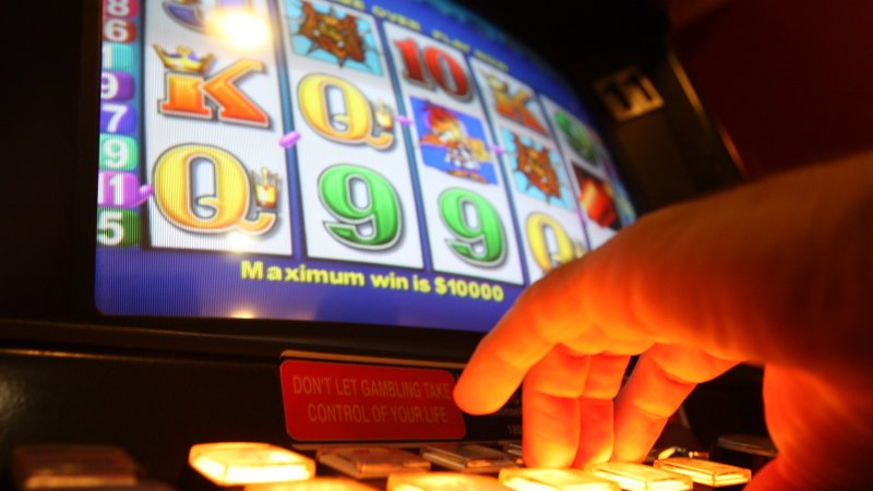 COVID ka-ching: Pokies, jobs deliver $1b windfall for Andrews government