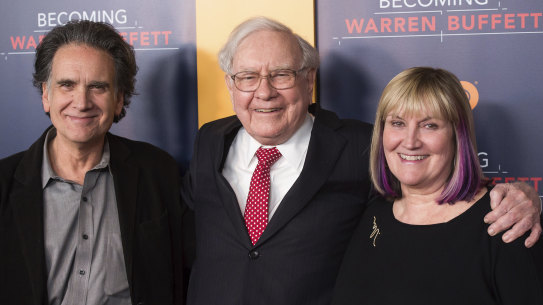 Warren Buffett with son Peter and daughter Susie.