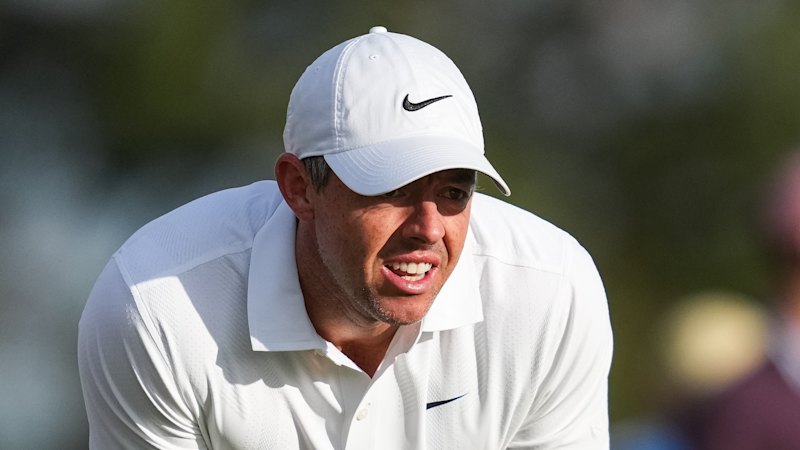 Huge crowds, bogeys and pesky flies: Royal Melbourne bites back at Rory McIlroy