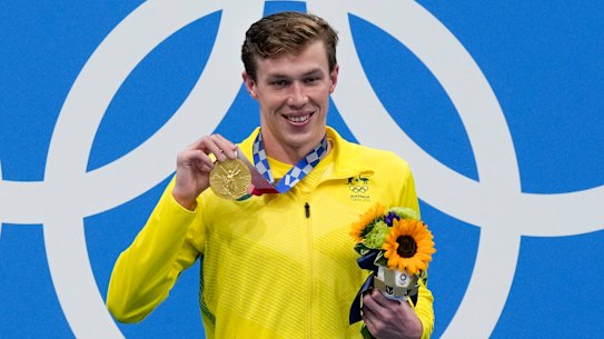 Zac Stubblety-Cook poses with his 200m breaststroke gold medal. 