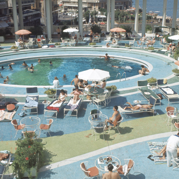 A hotel swimming pool in Beirut, 1965.