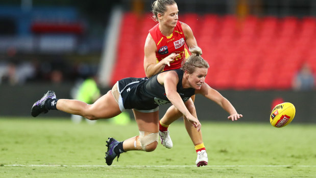 Katie Loynes dives for the ball. 