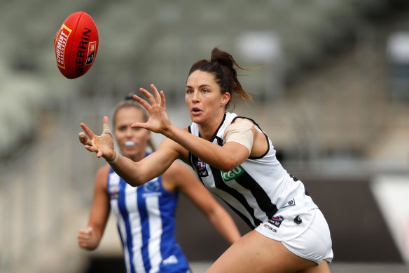 Sharni Norder in action for the Pies.