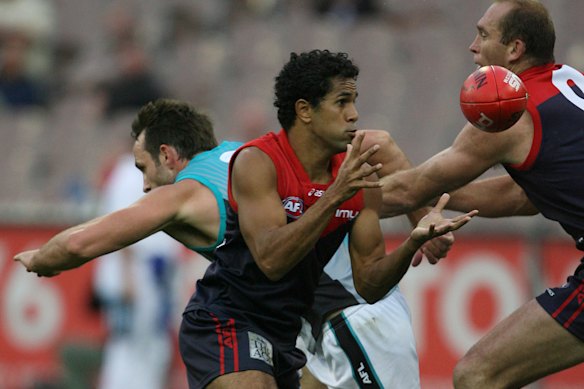 David Neitz pushes Port’s Darryl Wakelin in the back and gives away a free, Aaron Davey who goes on to kick a goal which would of won them the match, was disallowed. 