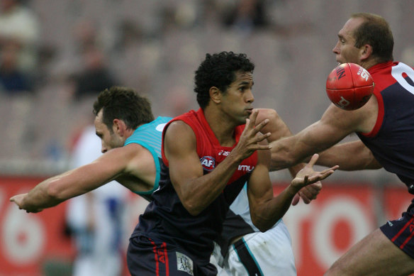 David Neitz pushes Port’s Darryl Wakelin in the back and gives away a free, Aaron Davey who goes on to kick a goal which would of won them the match, was disallowed. 