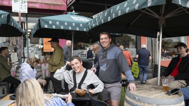 Locals love this cafe parklet. Businesses want the three car spaces back