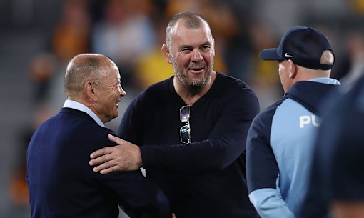 Michael Cheika shakes hands with Eddie Jones during a Argentina-Wallabies clash in 2023.