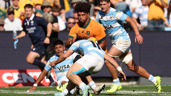 Rob Valetini steamrolls Mateo Carreras in Sydney.