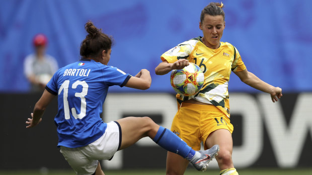 Hayley Raso fights for the possession against Brazil.