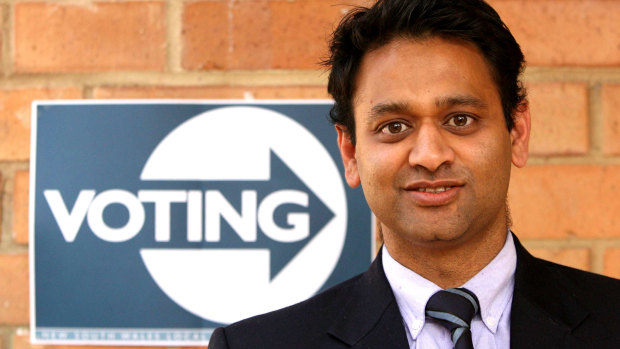 Tanveer Ahmed campaigning for the Liberal Party during the 2008 council elections.
