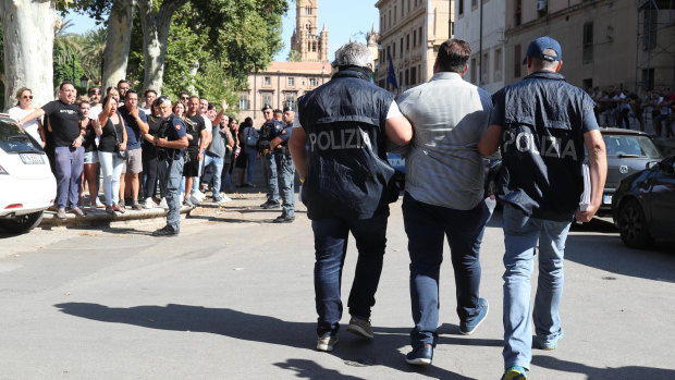 Italian police and the FBI arrested 19 suspected Mafiosi in a joint operation.