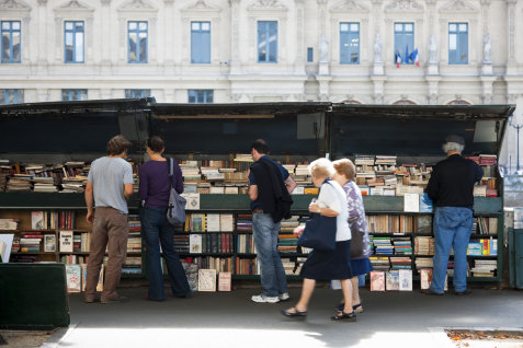 In Antoni Jach’s novel, a character called Claudine reads Colette’s novel Claudine in Paris while in Paris.